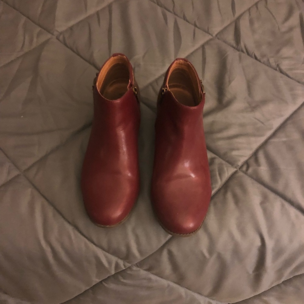 Vionic orthotic ankle boots. Burgundy, with brown, back buckle. - Picture 2 of 5